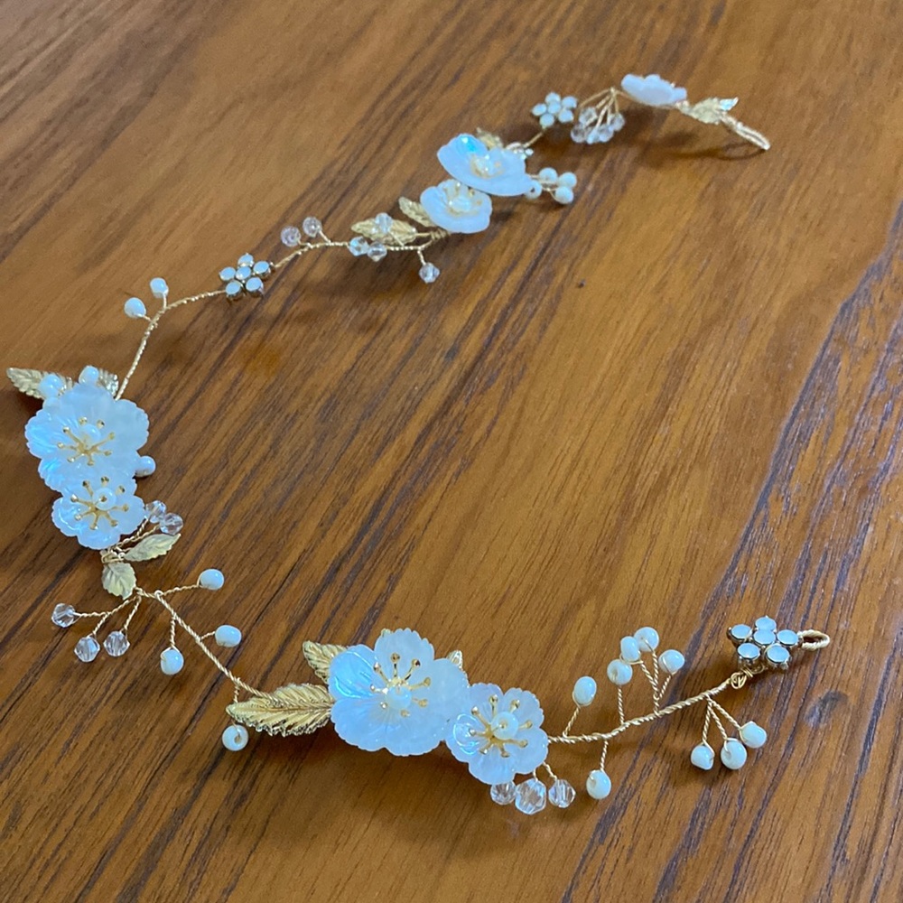 Gold Hair Vine With White Flowers & Pearls - NWOT